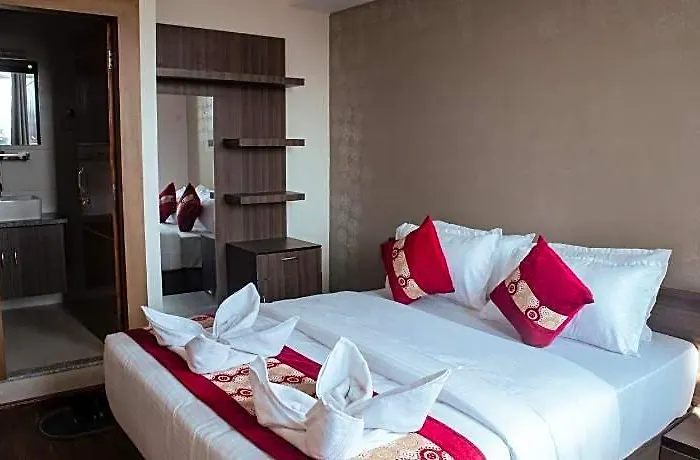 Hotel Kusum Airport 2*